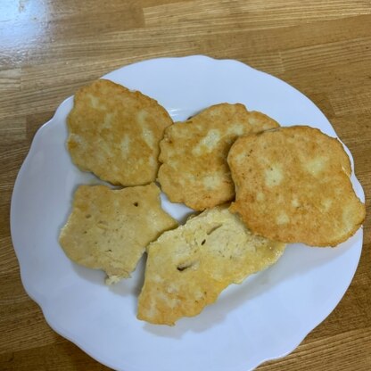 チキンナゲットを作りたかったのですが、豆腐を使い切ってしまい、悩んでいました。マヨネーズを使って、初めて作りましたが、とても柔らかく、さっぱりしていました。